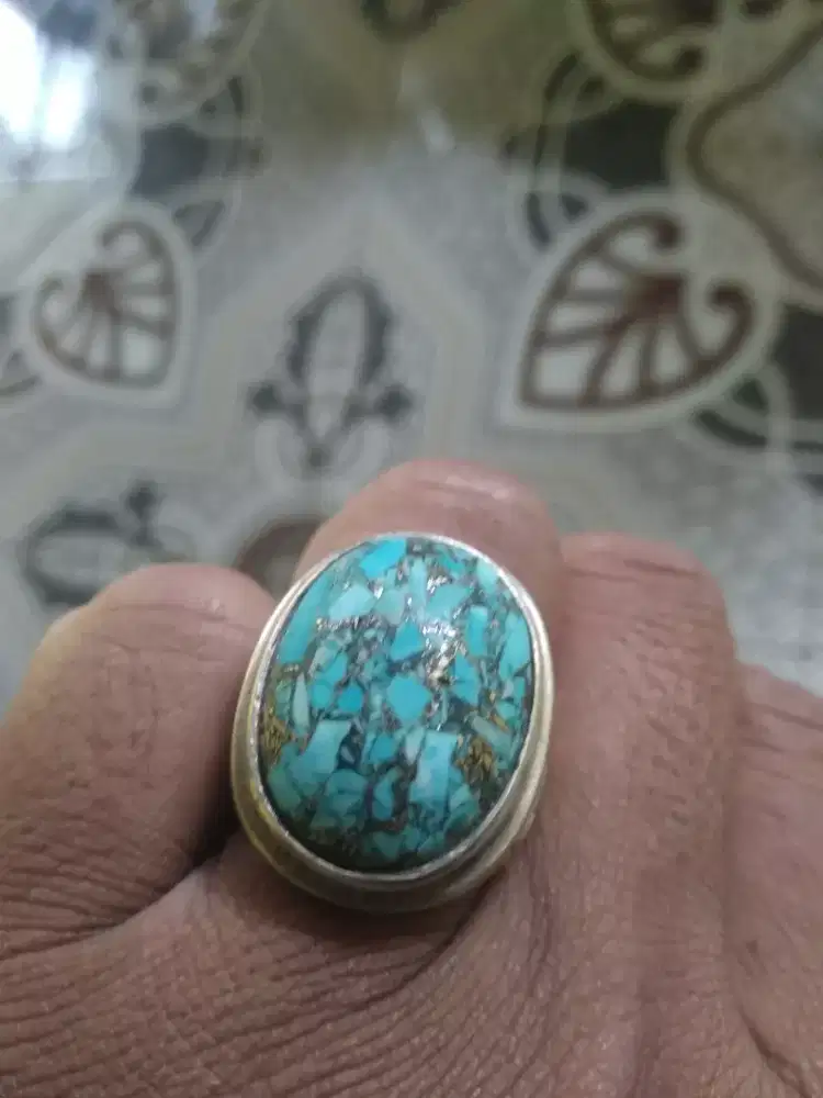 Batu pirus urat emas