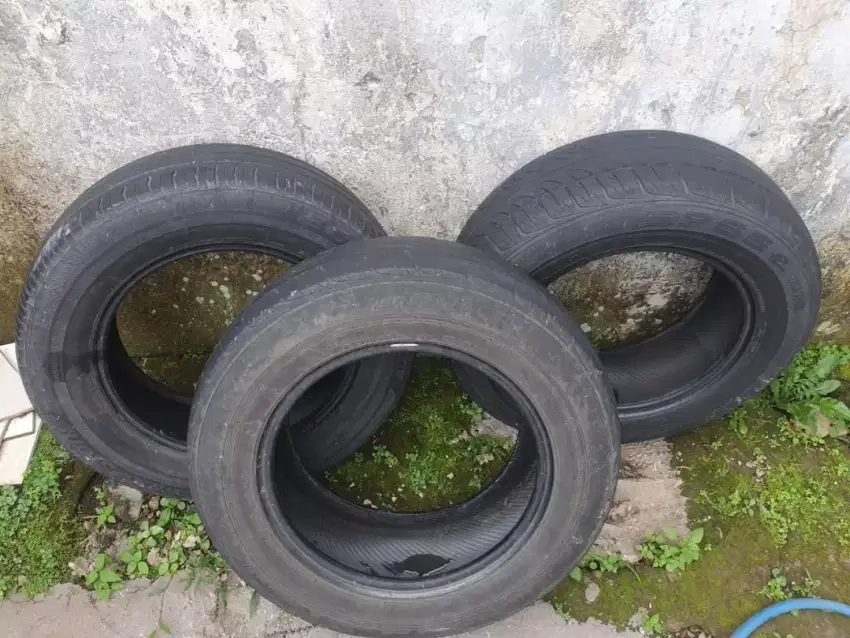 Ban mobil tubless bekas 3 merk Bridgestone
