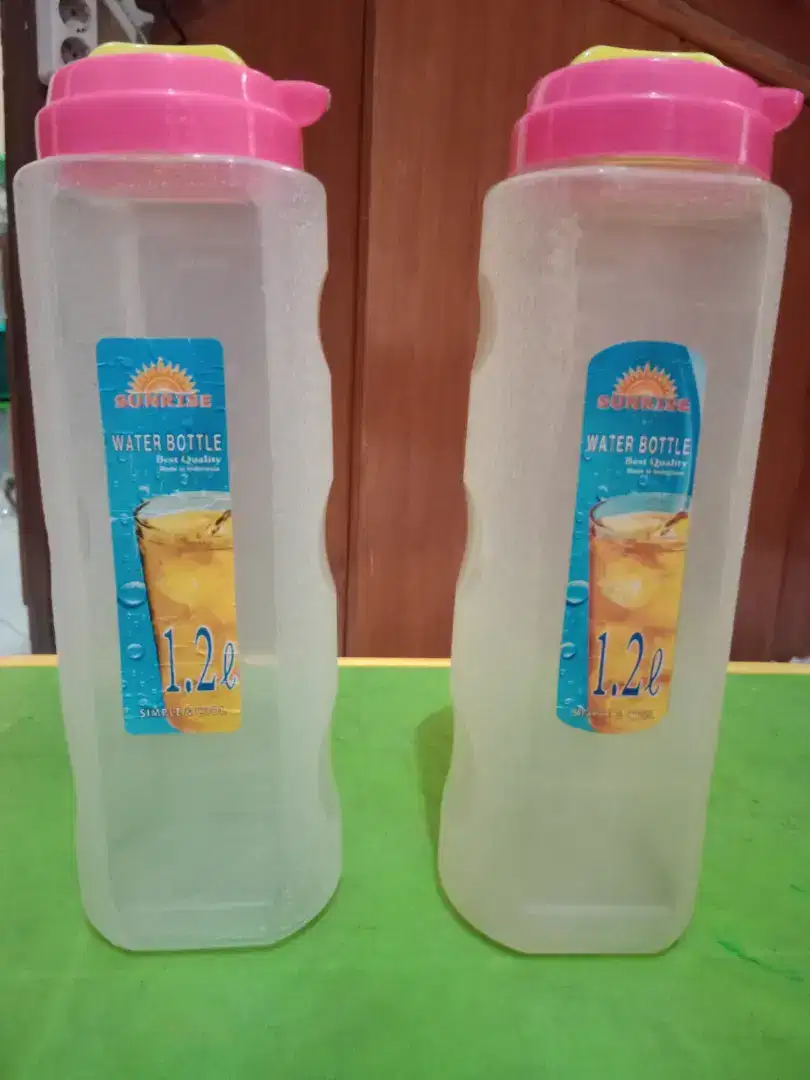 Tempat botol minum ukuran 1.2 liter
