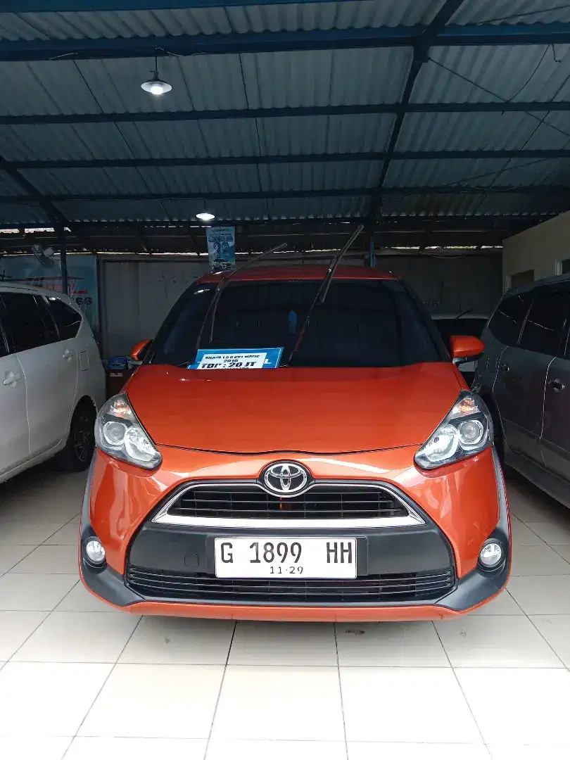 Toyota Sienta G cvt matic 2016 oranye metalik no spet