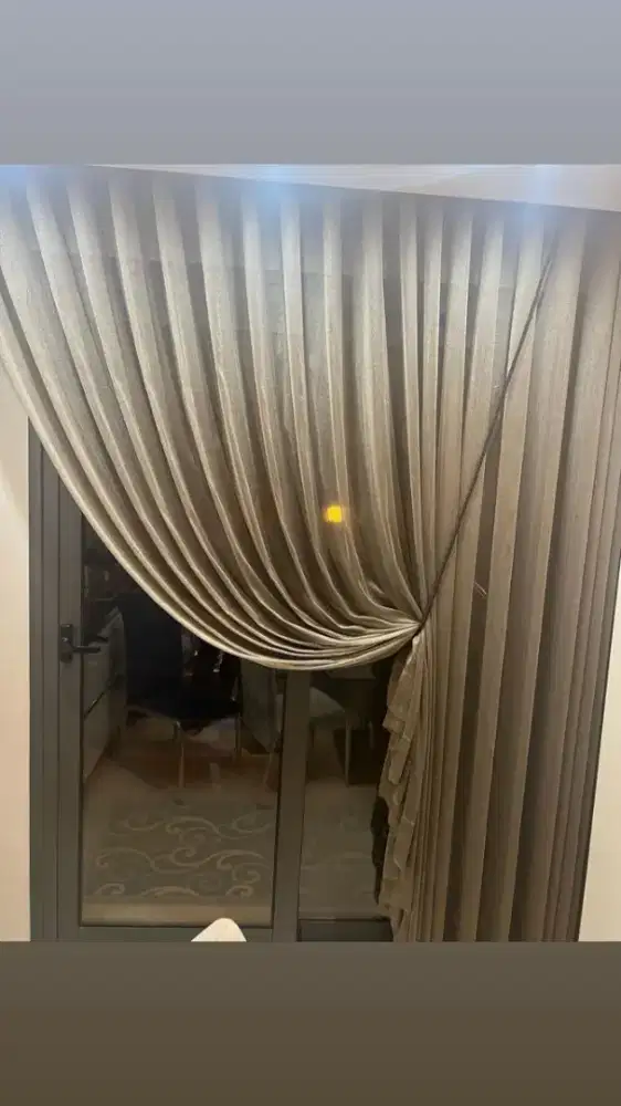 Pasang gordyn gorden murah vertikal roll blind jasa wallpaper dinding