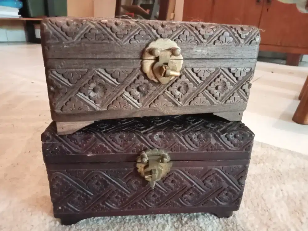 Peti perhiasan kayu jati