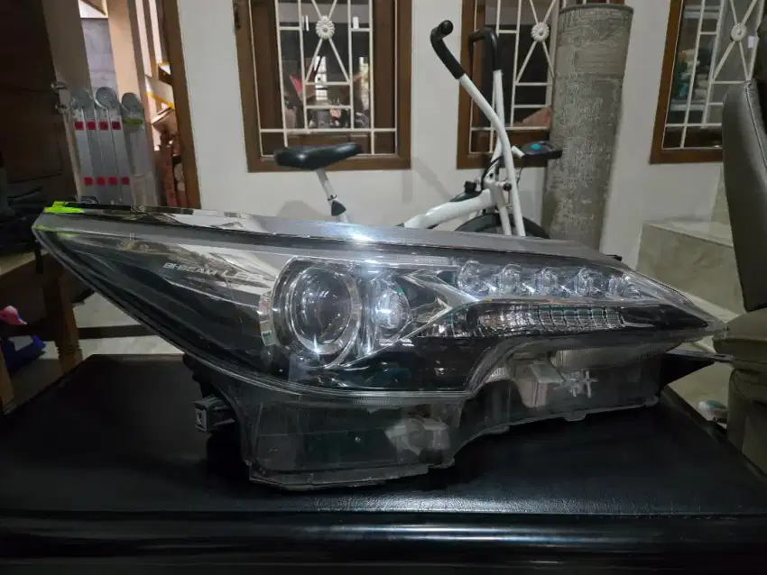 Dijual HEAD LAMP (lampu depan) FORTUNER VRZ 2016, 2017 Mulus