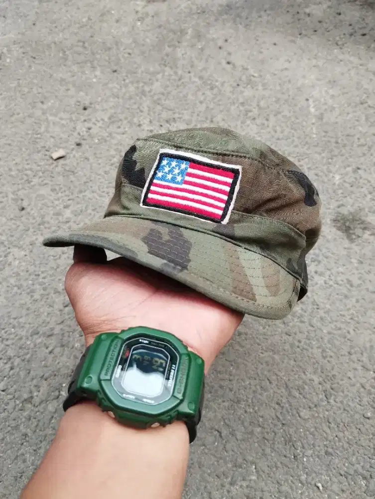 Komando caps vintage