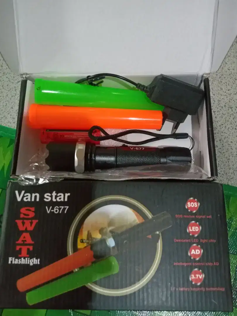 Senter swat (rechargeabel)