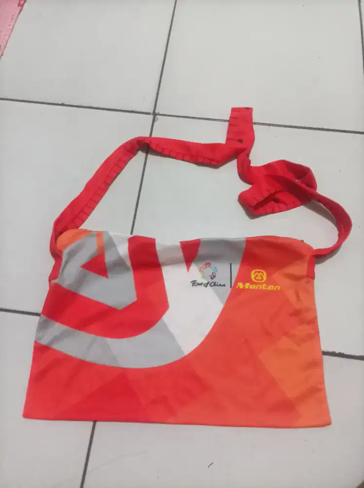 Tas selempang monton bahan jersey