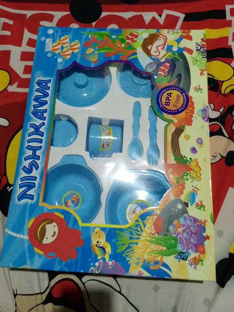 Perlengkapan makan anak