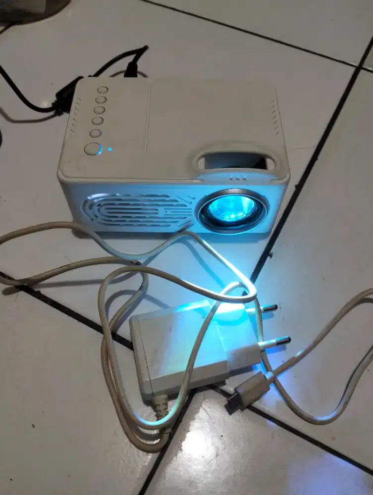 JUAL PROYEKTOR BEKAS