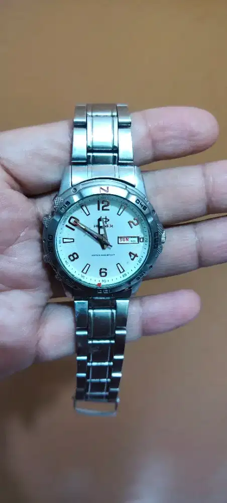 Jam tangan wanita HEGNER