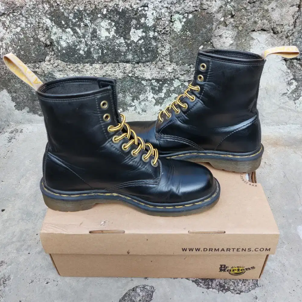 Dr Martens Docmart Sepatu Boots Leather Shoes Size 7UK