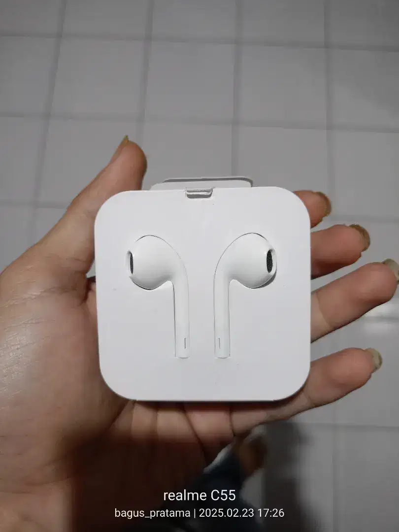edisi hp ilang mau jual ajje headset ori iphone 11