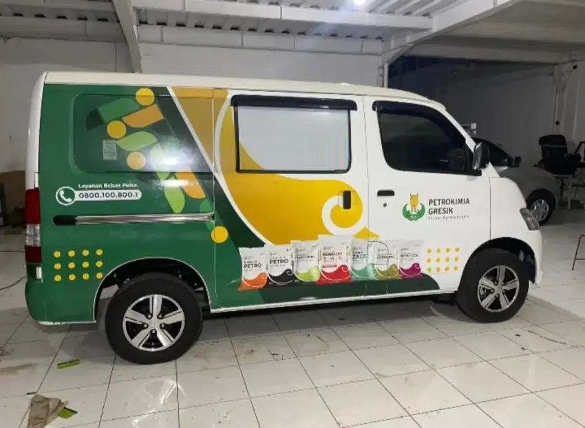 Stiker mobil branding