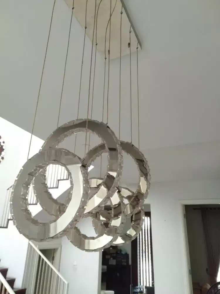 Lampu Kristal Meja Makan