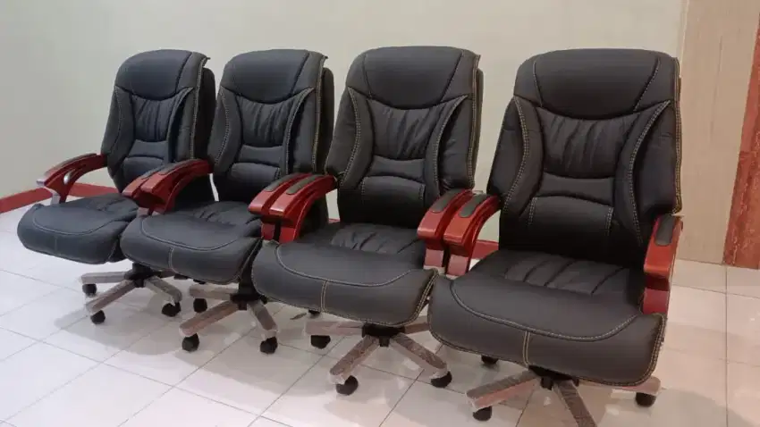 Kursi direktur jumbo