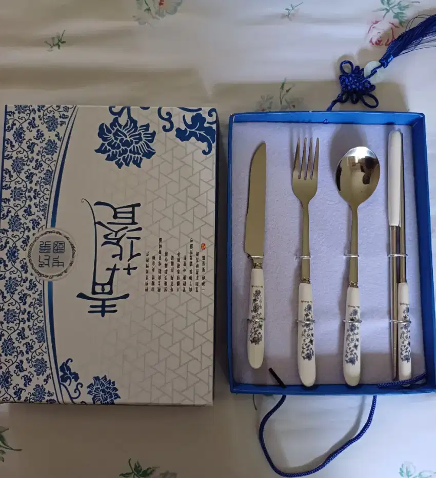 Perlengkapan makan Korea 1 set