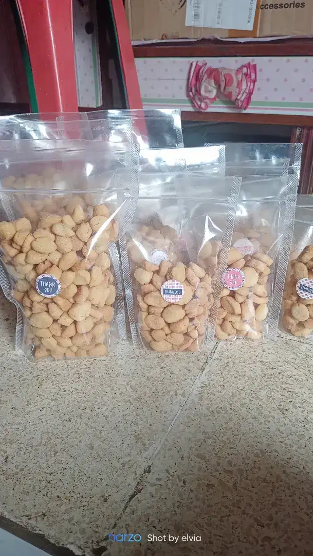 Biji Ketapang renyah dan gurih