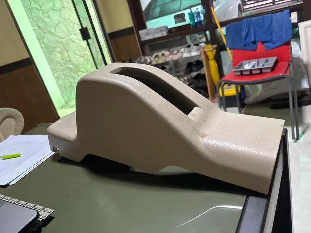 Pengangan tangan tengah ertiga