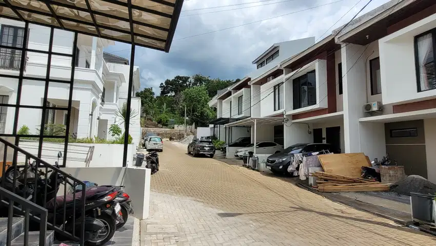 Jarang Ada.! Rumah 3 menit dari Surapaticore Take Over - Over Kredit