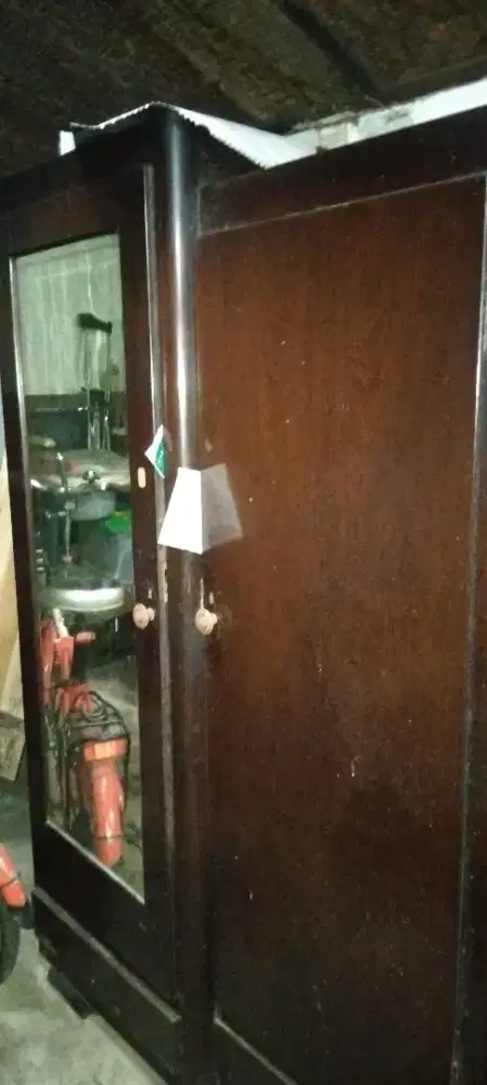 Lemari Kayu Jati Kuno