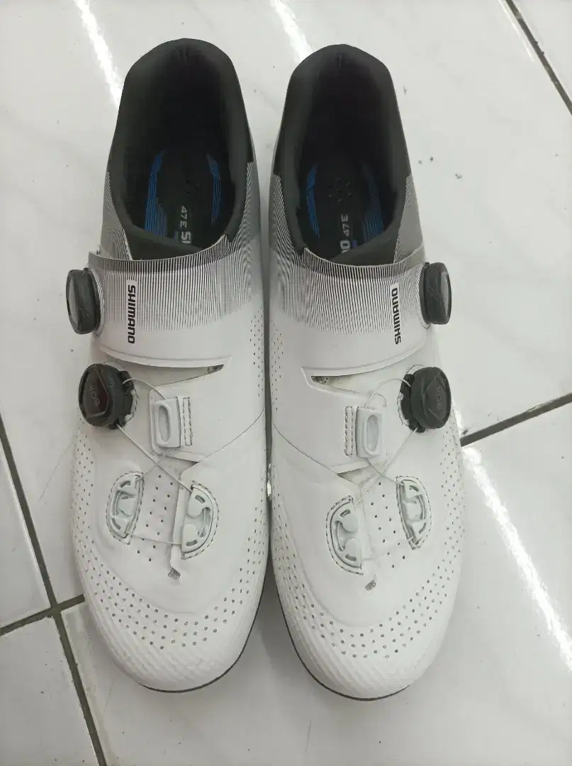 Sepatu Cleat Roadbike merk shimano type RC702