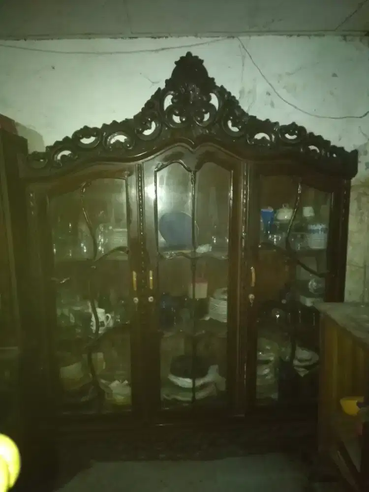 Lemari Antik Jati Kuno Ukir