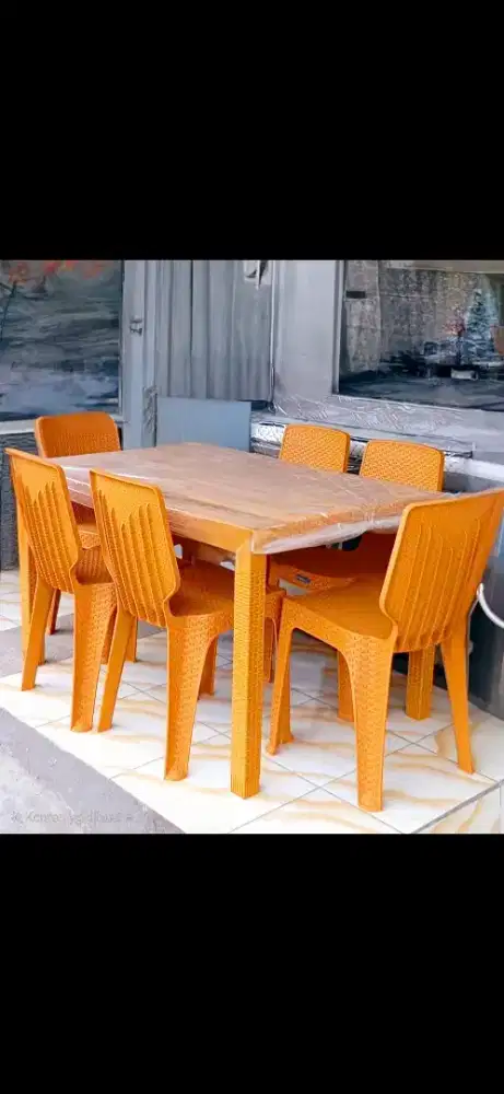 6 Kursi 1 Meja makan Plastik Olymplast Coklat Muda
