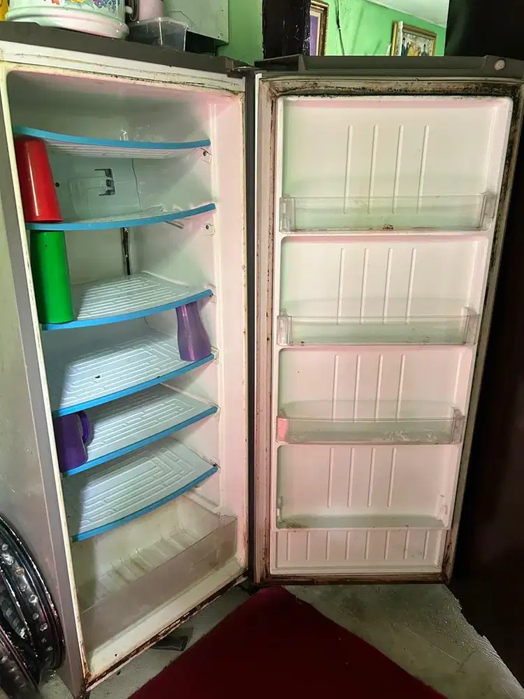 dijual freezer merk LG