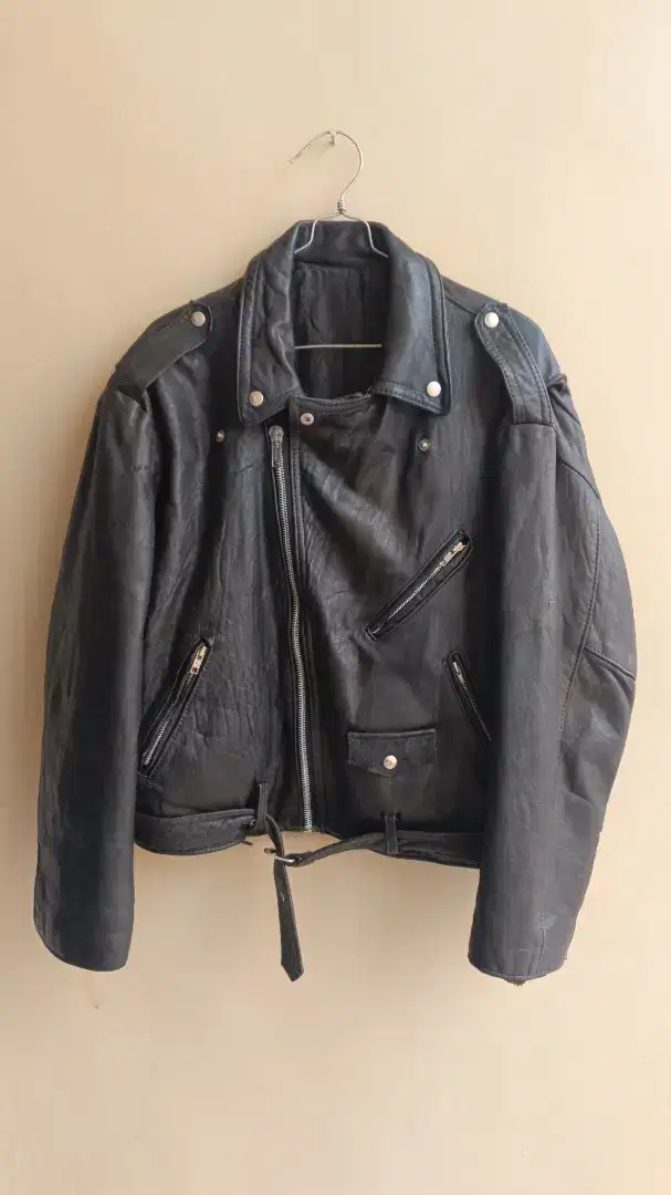 Jaket kulit ramones