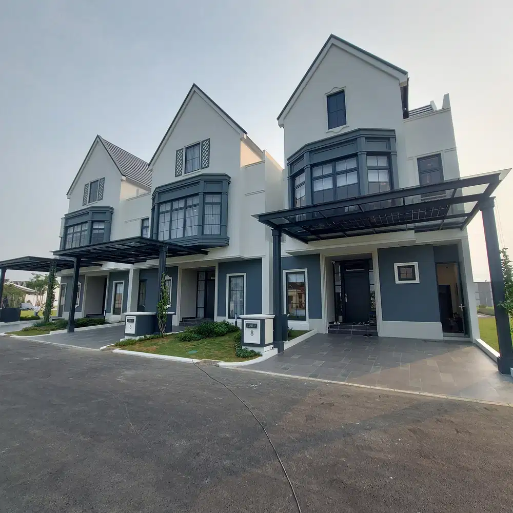 Louise at Symphonia Rumah American Classic 3 Lantai di Gading Serpong