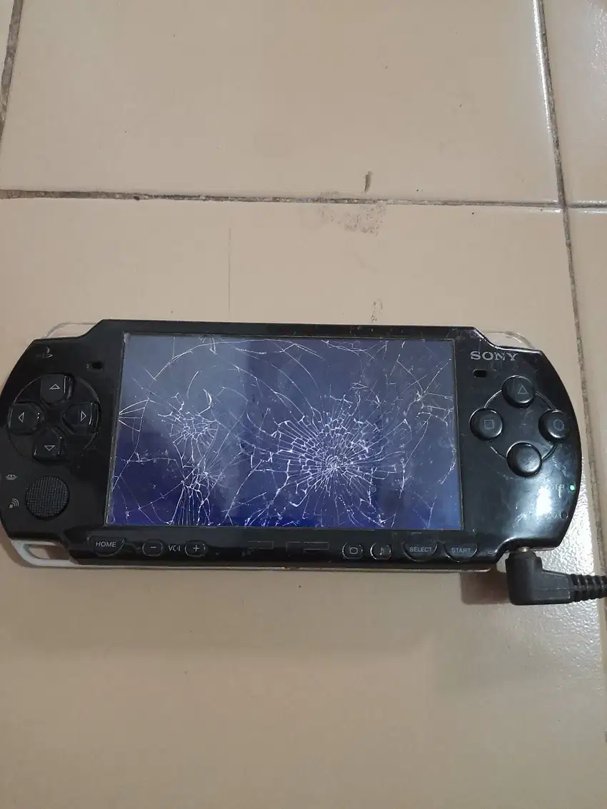 PSP Slim Seri 2000 Mesin idup Normal Mines LCD Perlu ganti