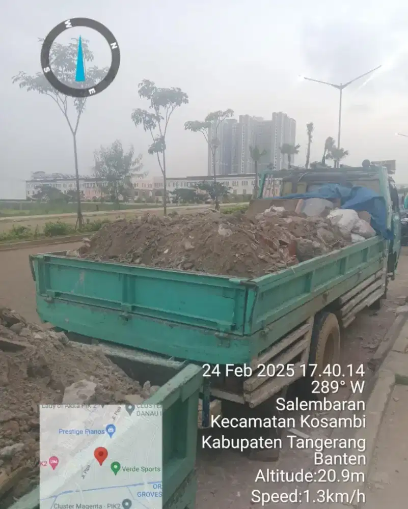 Urugan material puing dan puing campur