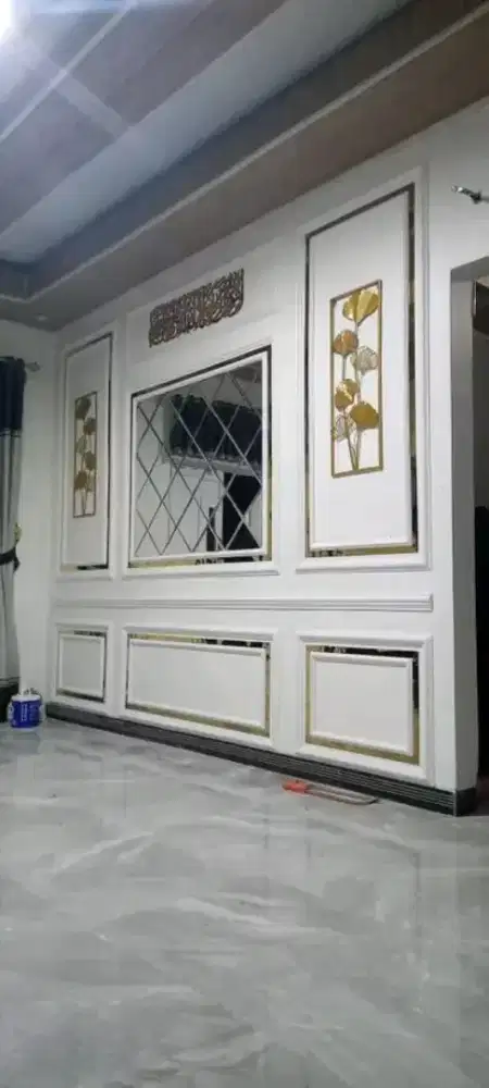 Plafon wallpaper moulding dan kaca bevel bisa