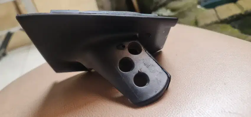 Dudukan spion yaris capsul original  2008-2013(kanan]