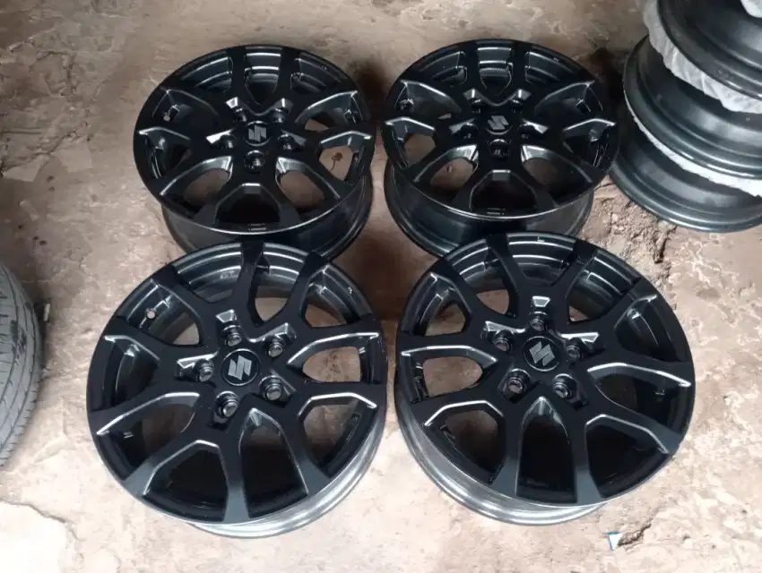 Velg Original Suzuki XL7 tipe hibrid Ring 16. Kondisi sangat Mulus.