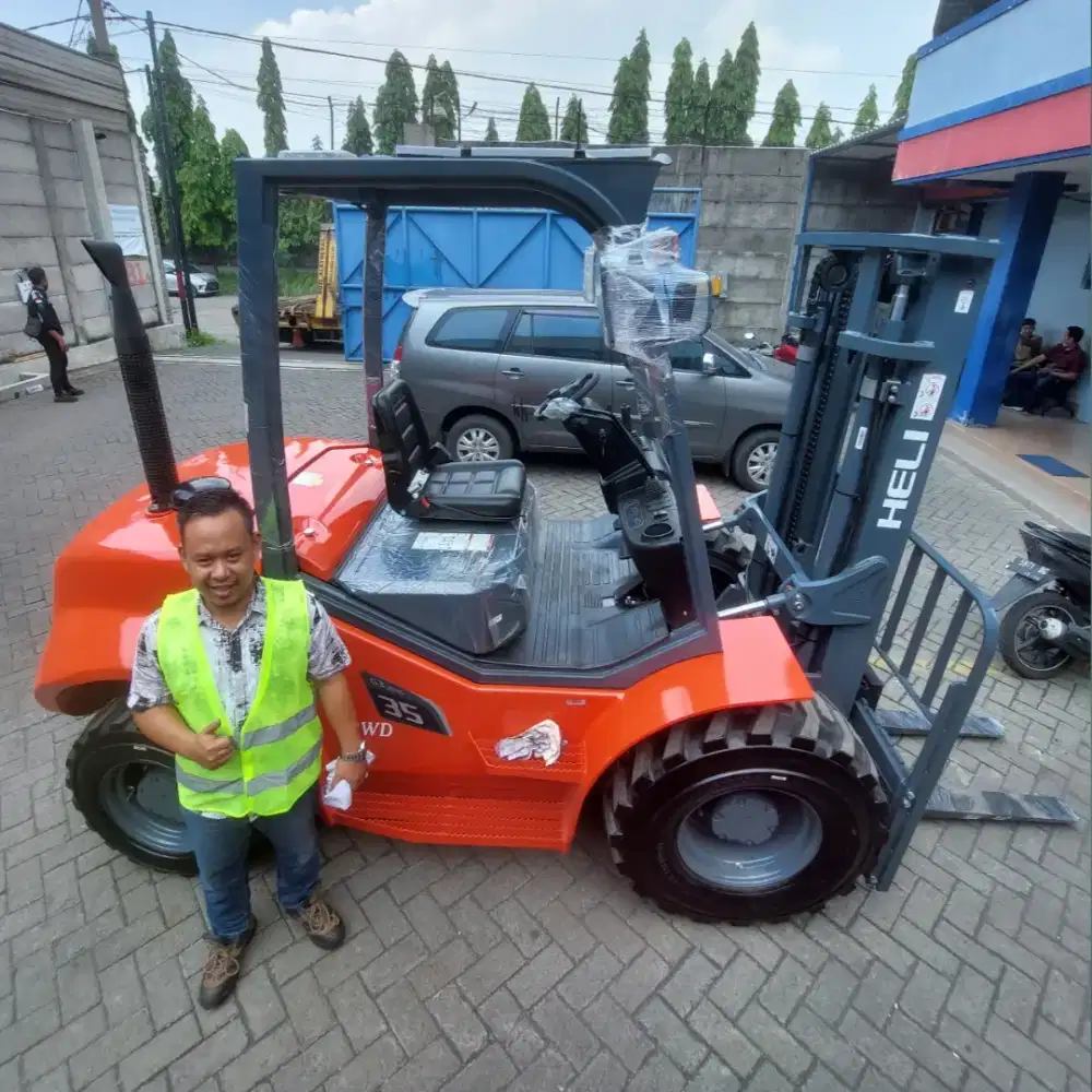 Forklift 4WD rough terrain 3,5 ton Merk HELI CPCD35-W3Y4G3