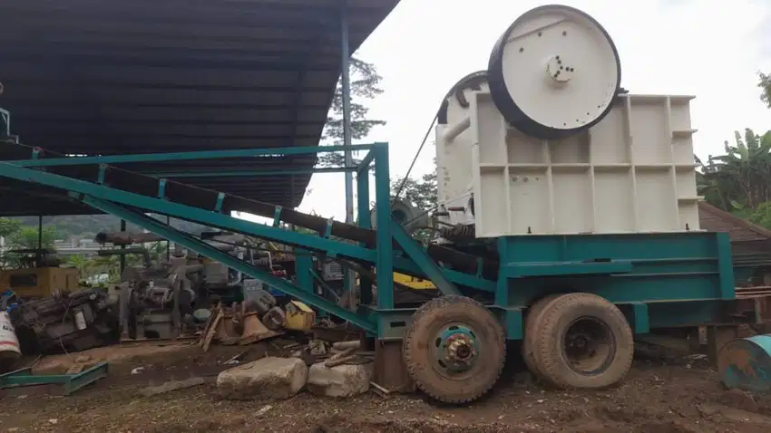Mobile Stone Crusher Kapasitas 60 - 80 Ton Per Jam