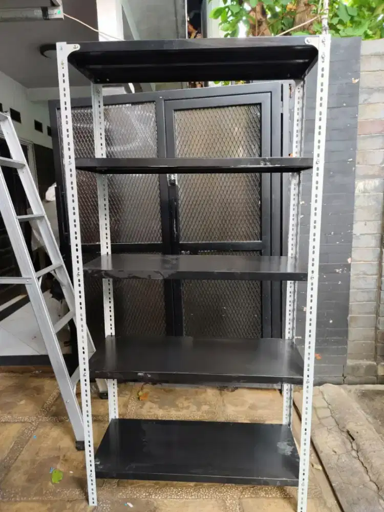 RAK BESI SIKU LUBANG