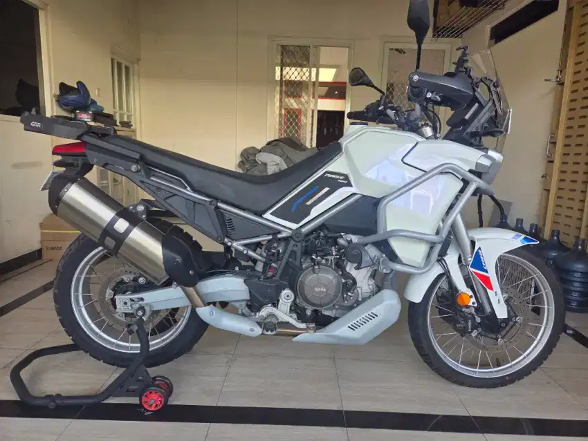 Aprilia tuareg 660