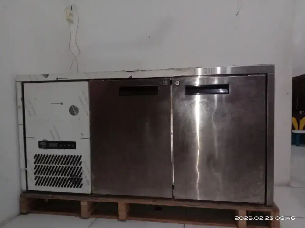 DIJUAL. **GEA under counter chiller**