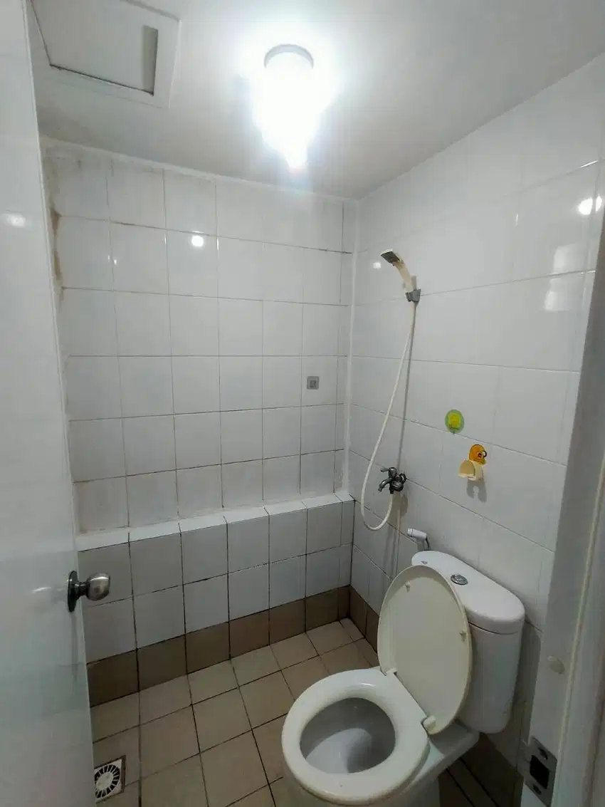 SEWA 2BR KOSONGAN APARTEMEN BASSURA CITY