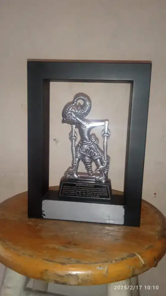 PAJANGAN WAYANG BESI