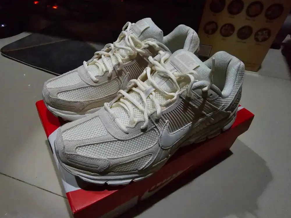 Nike zoom vomero 5 sz 46 orewood brown