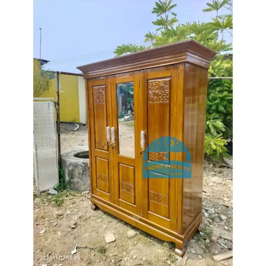 LEMARI BAHAN JATI / LEMARI PAKAIAN 3 PINTU + KACA / JATI ORI