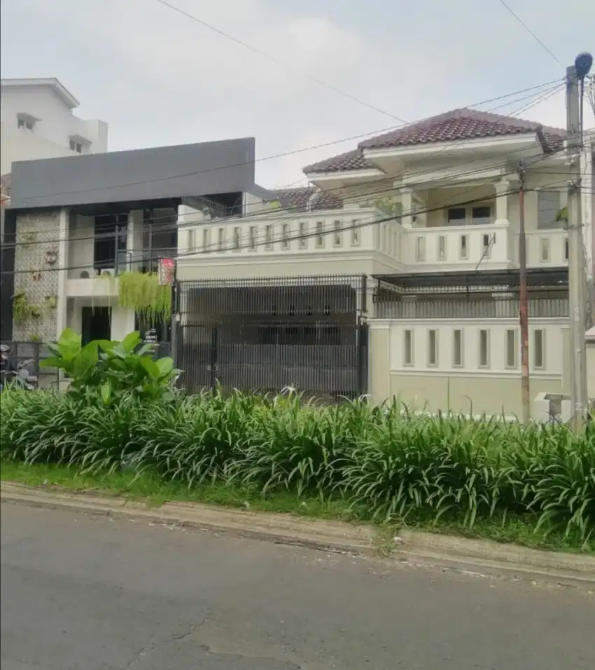 Rumah bagus pinggir jln utama raya di galaxy bekasi cocok buat usaha