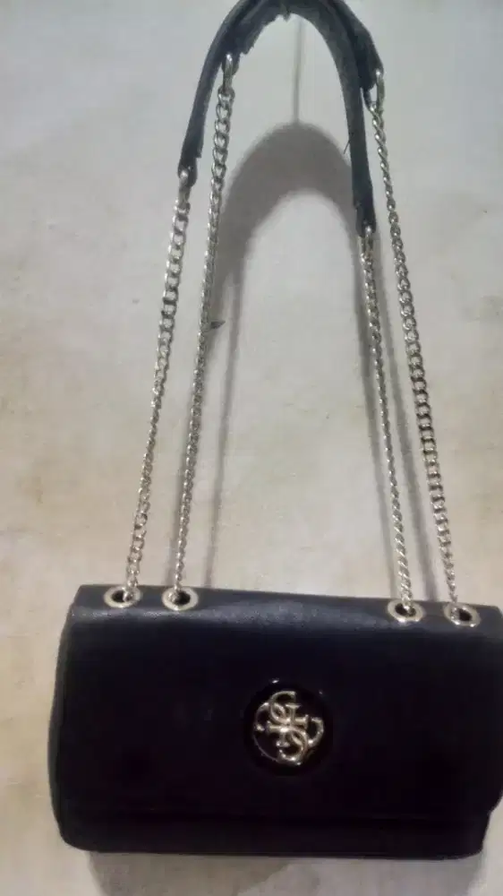 Tas slingbag merk GUESS (original)