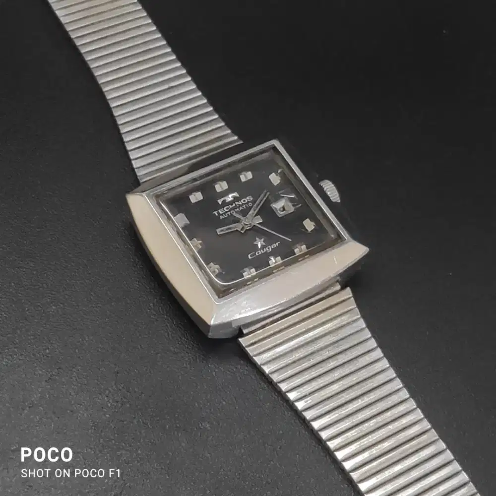 TECHNOS COUGAR 25J TANK SWISS CAL. 2551 Circa's 1970