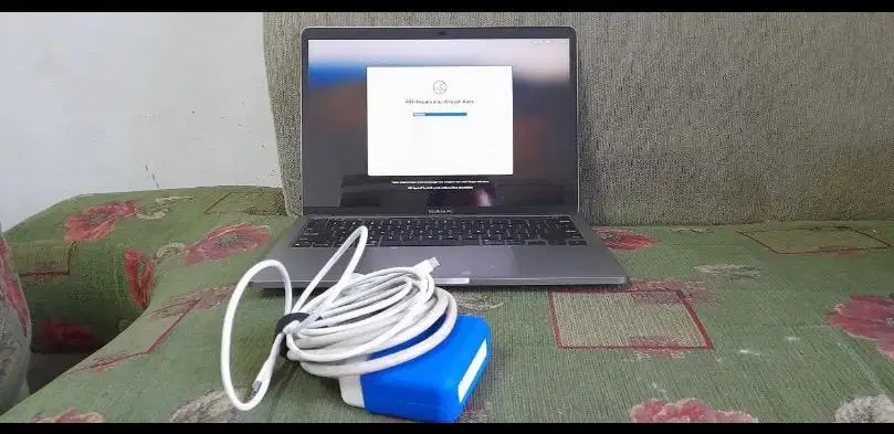 Jual Macbook Pro 13 2020 bekas