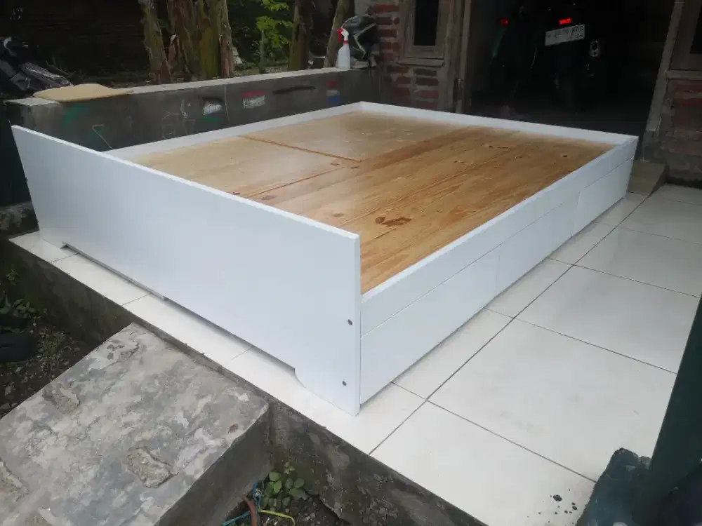 dipan minimalis cat duco