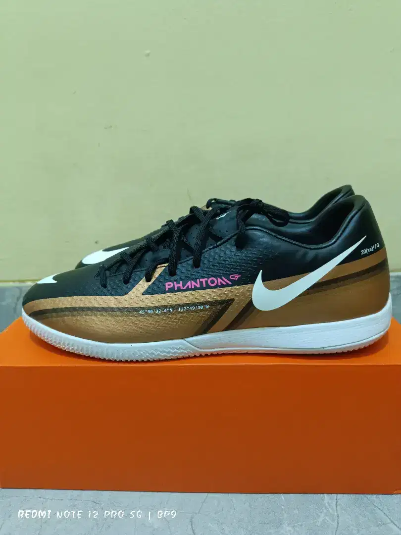 Sepatu Futsal Nike Phantom GT 2 Academy IC Size 44,5