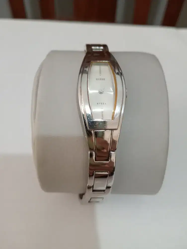 Jam Tangan Wanita GUESS kondisi mati